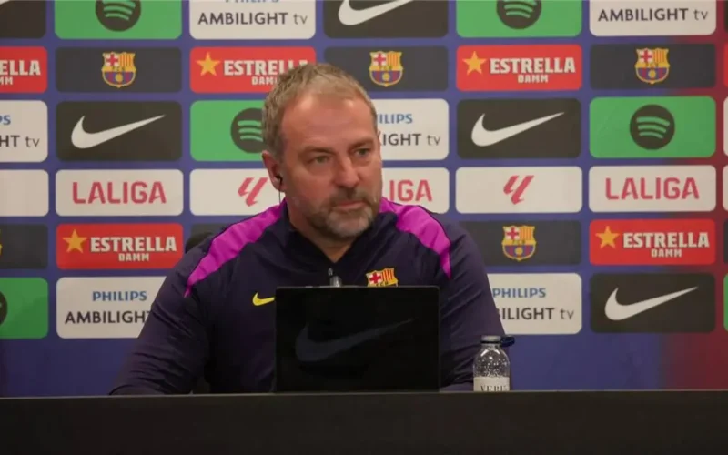 مواجهة قوية.. فليك يعلن غياب رافينيا عن لقاء برشلونة وفياريال ويهاجم فيفا